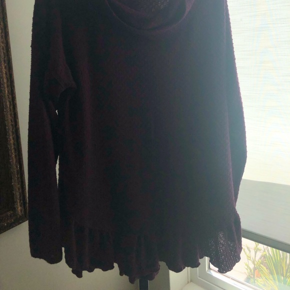 Purple Suzy Shier cowl neck ruffle bottom top - Picture 4 of 7